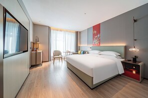 Betten mit Memory-Foam-Matratzen, Schreibtisch