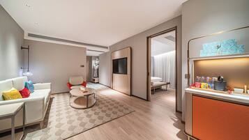 1 bedroom, memory-foam beds, desk, laptop workspace