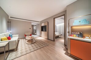 Memory-foam beds, desk, laptop workspace, soundproofing - Echeng Hotel Guangzhou Baiyun Station (Guangzhou)