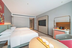 Comfort Twin Room, City View | Memory-foam beds, desk, laptop workspace, soundproofing - Echeng Hotel Guangzhou Baiyun Station (Guangzhou)