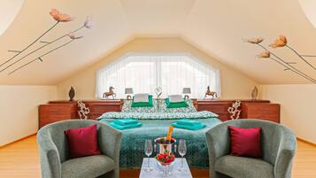 4 bedrooms, desk, internet