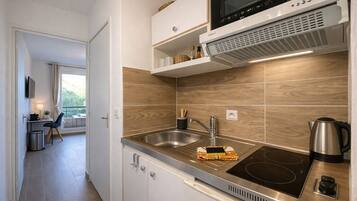 Fridge, microwave, stovetop, toaster