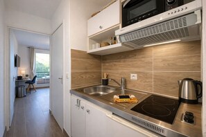 Fridge, microwave, stovetop, toaster