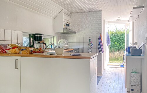 Awesome home in Frederiksværk with WiFi