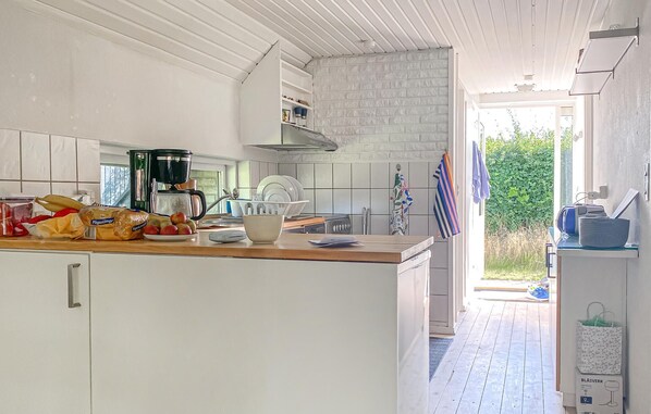 冷蔵庫、コンロ、コーヒー / ティーメーカー