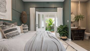 3 bedrooms, in-room safe, desk, iron/ironing board