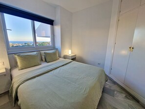 2 chambres, fer et planche à repasser, accès au Wi-Fi (inclus)
