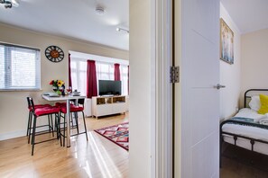 1 室のベッドルーム、アイロン / アイロン台、WiFi、ベッドシーツ