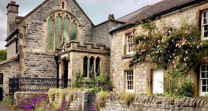 Peak District - 2 Beds - Sleeps 4 - Pet Friendly