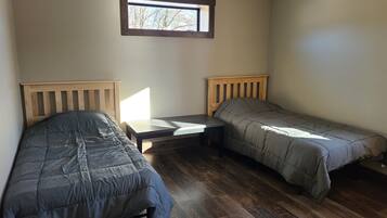 3 slaapkamers, reisbedje, gratis wifi, beddengoed