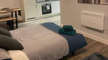 2 bedrooms, iron/ironing board, WiFi, bed sheets