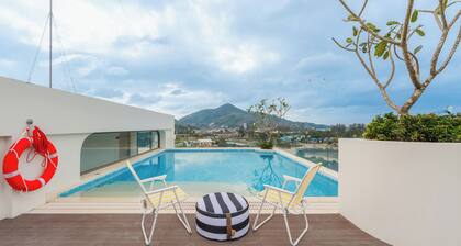 Part of the famous Fantasea Kamala C169