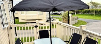 3 Bed Caravan - Sleeps 6 - Pets - 5 min to Beach