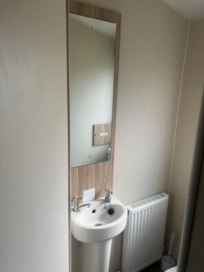 تجهيزات دش، مجففات شعر، مناشف