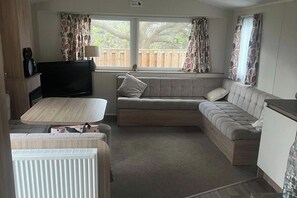 TV, fireplace, stereo