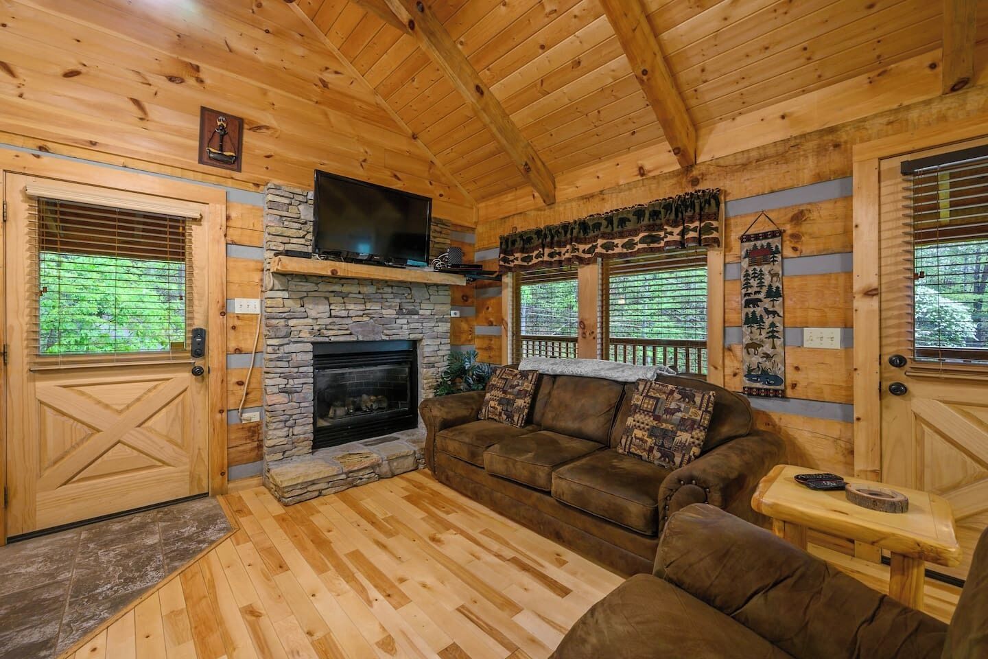 Smart TV, fireplace