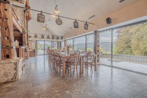 Dining - Luxury Chalet Martin, Grosuplje, Slovenia (Grosuplje)