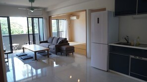 Interior - Room 202 Maximum 8 people Openair condominium / Kunigami-gun Okinawa (Kunigami-gun)