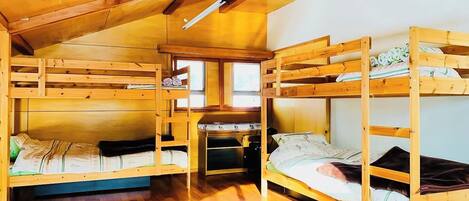 4 bedrooms, desk, iron/ironing board, free WiFi