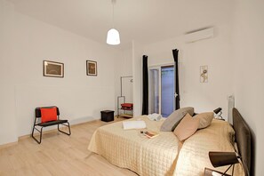 1 bedroom, free WiFi, bed sheets - Ravanas 314 Bari Near Station, Bari, Italy (Bari)