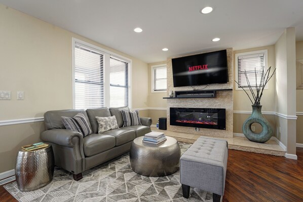 Smart TV, fireplace