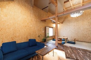 TV - Unique and beautiful wooden architectureCreate me / Osaka Ōsaka (Osaka)