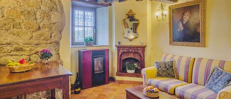 Télévision, cheminée