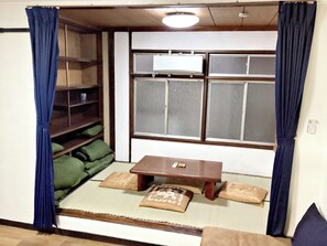 6 bedrooms, desk, free WiFi