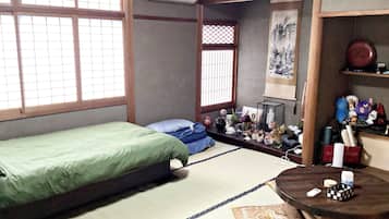 6 bedrooms, desk, free WiFi