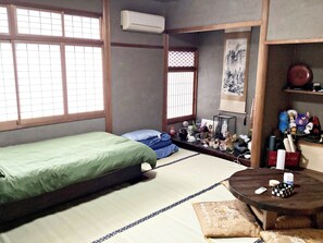 6 bedrooms, desk, free WiFi