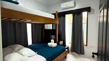 4 bedrooms, iron/ironing board, WiFi, bed sheets