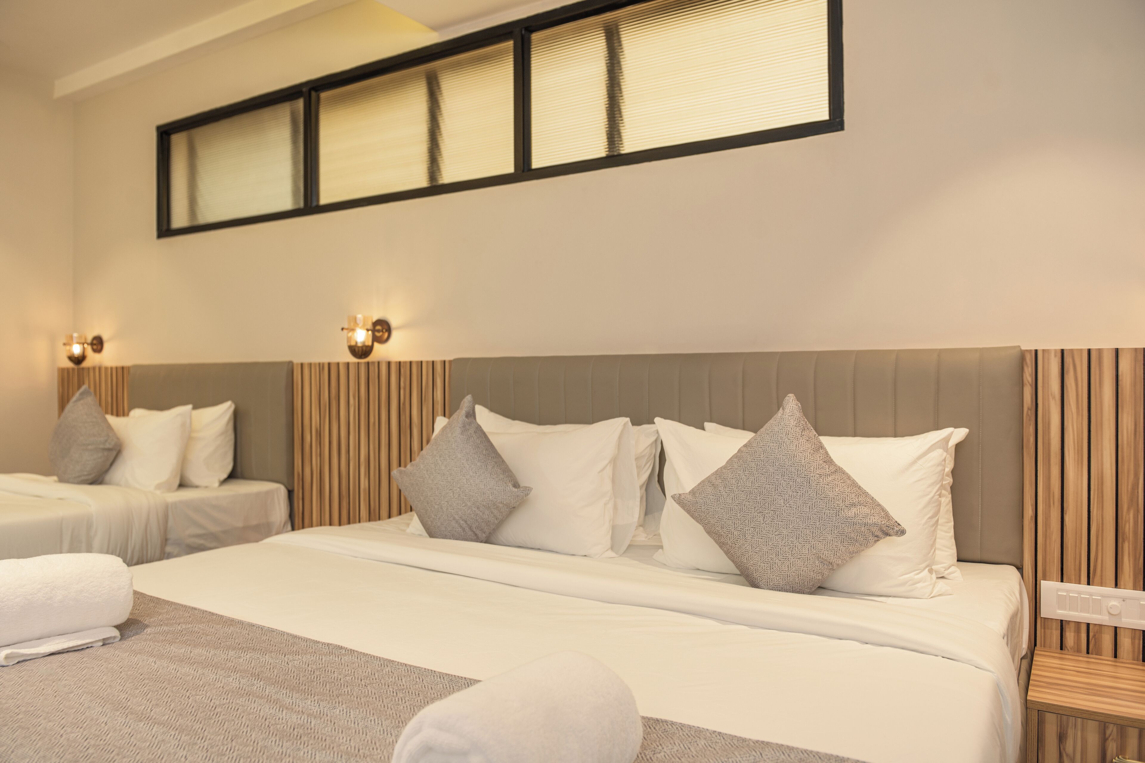 Superior Quadruple Room | Desk, laptop workspace, iron/ironing board, rollaway beds