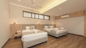Superior Quadruple Room | Desk, laptop workspace, iron/ironing board, rollaway beds