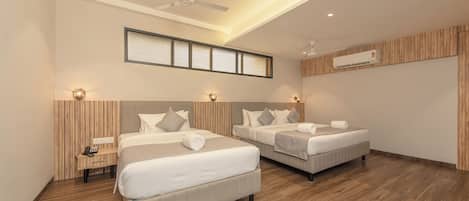 Superior Quadruple Room | Desk, laptop workspace, iron/ironing board, rollaway beds