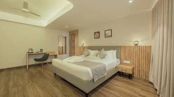 Superior Room | Desk, laptop workspace, iron/ironing board, rollaway beds