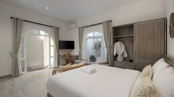 Suite, Terrace | 1 bedroom, in-room safe, desk, free WiFi