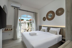 In-room safe, desk, free WiFi, bed sheets - Kemari Studio (Canggu)