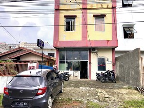 Exterior - Faster Inn 2 (Medan)