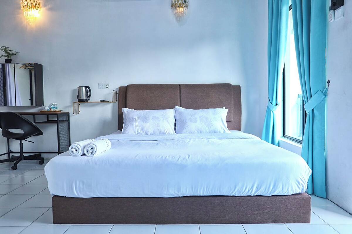 Standard Double Room | Free WiFi, bed sheets
