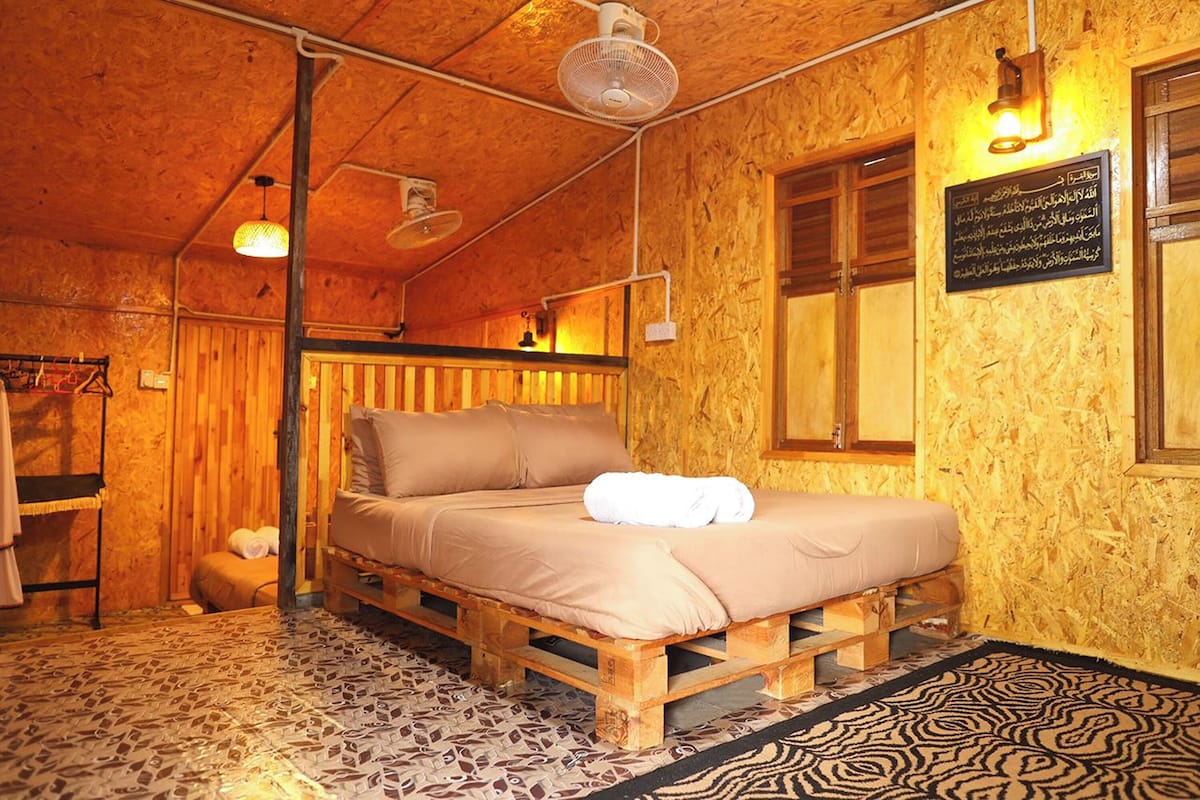 Quadruple Room | Free WiFi, bed sheets