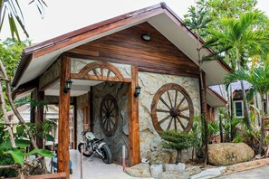 Front of property - Punpoon Resort (Bang Lamung)
