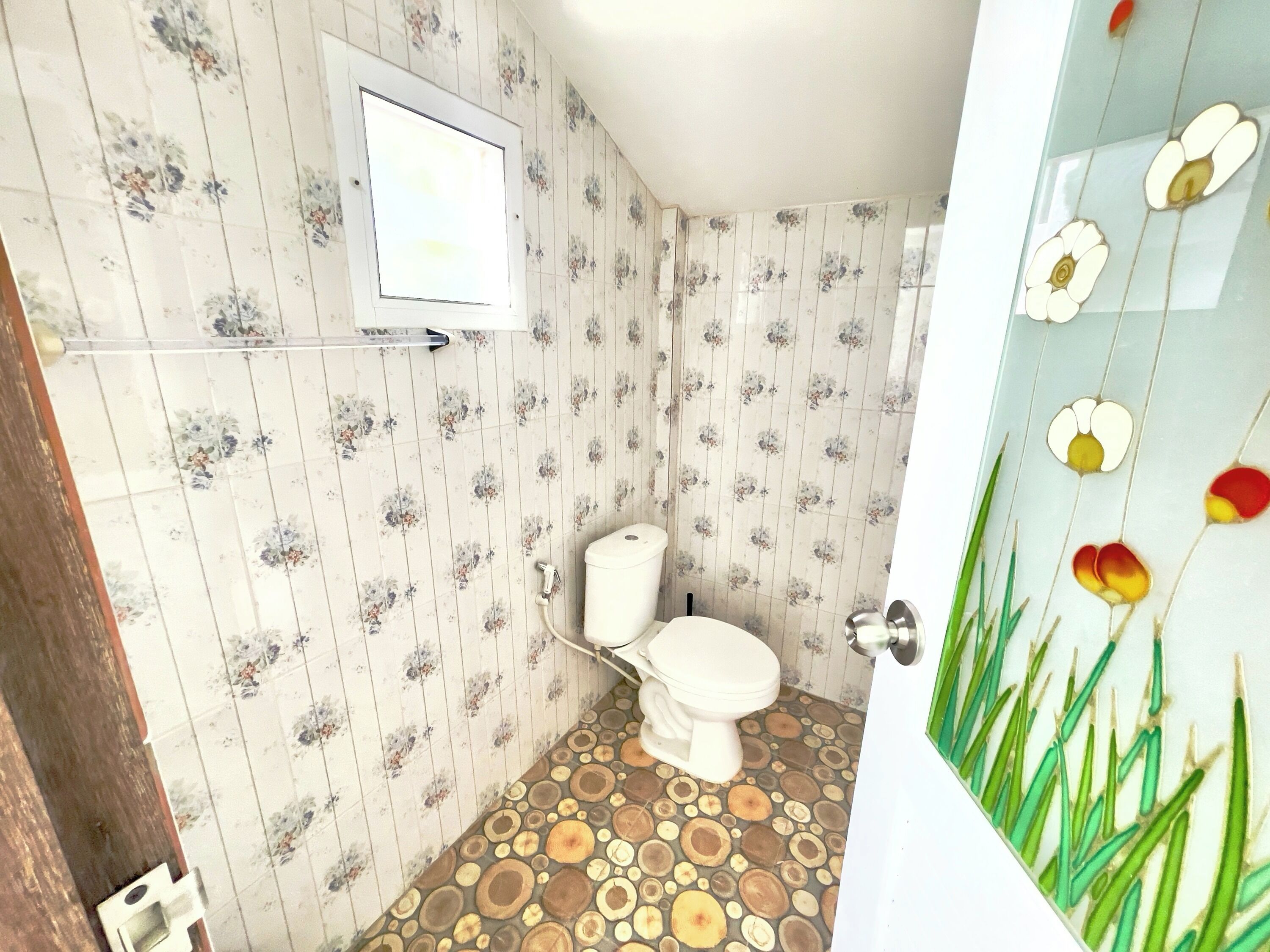 Family Room | Bathroom | Shower, rainfall showerhead, free toiletries, towels