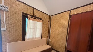 Deluxe VIP Double Room | Desk, bed sheets - Pai Hillside Resort (Pai)
