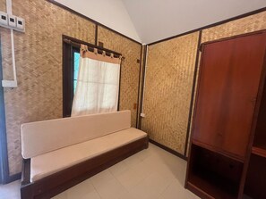 デラックス ルーム クイーンベッド 1 台 | デスク、ベッドシーツ