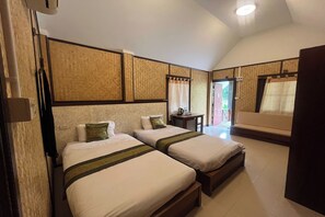 Bureau, lits pliants/supplémentaires, draps fournis