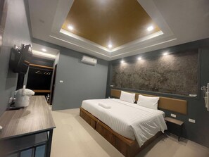 Standard Double Room | Desk, free WiFi, bed sheets - Namkhem Inn 2 (Takua Pa)