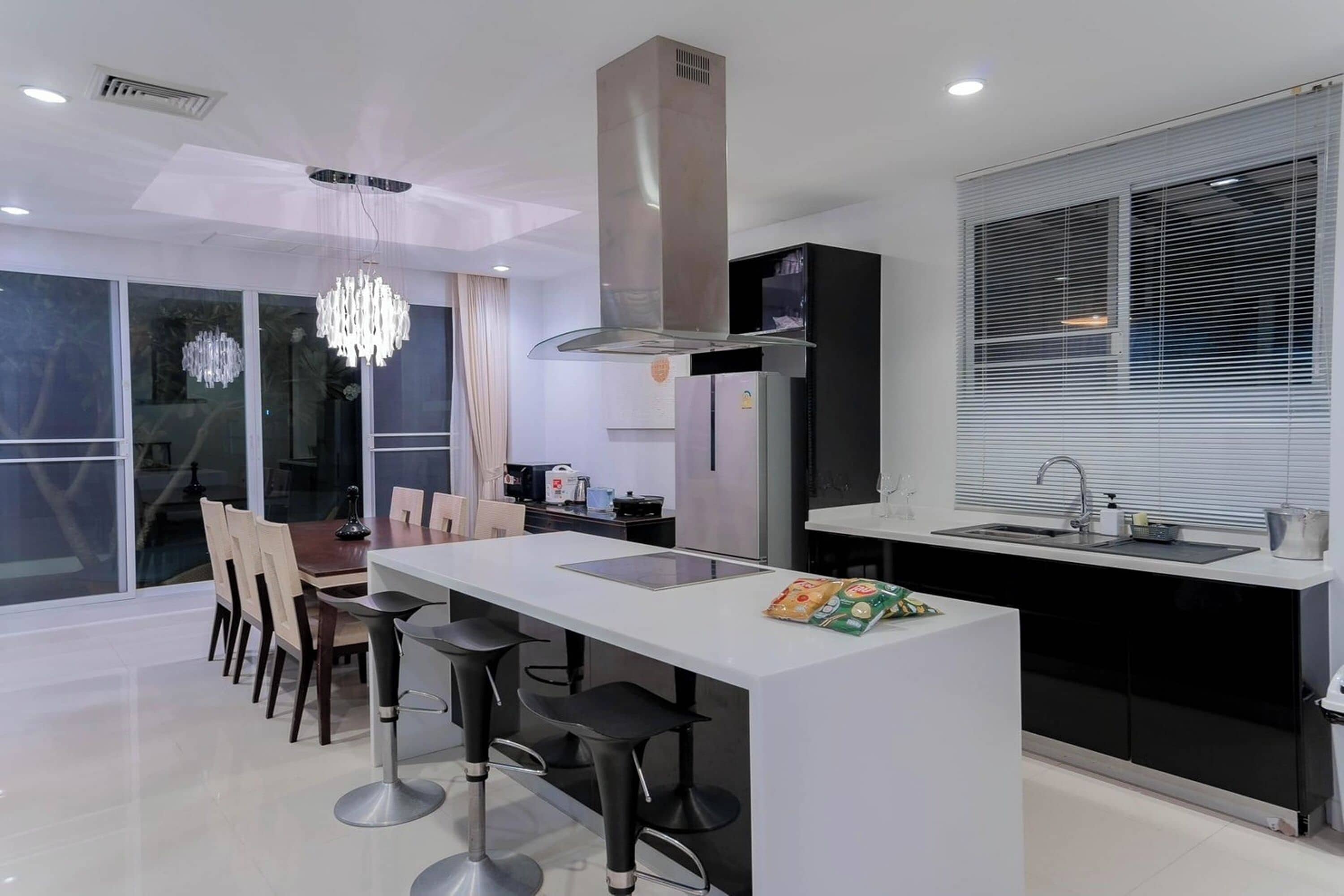 Villa, vistas al mar | Cocina privada | Mesa de comedor