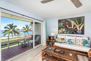 TV - Kona White Sands: Beachside Condo Across from Magic Sands (Kailua Kona)
