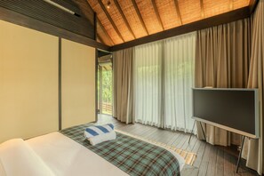 Executive Double Room, River View | Blackout drapes, soundproofing, iron/ironing board, free WiFi - Rumah Lituhayu (Tabanan)