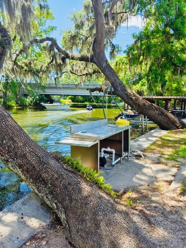 Cottage 33: Pineapple Place - Waterfront Lodging in Downtown Tavares, FL